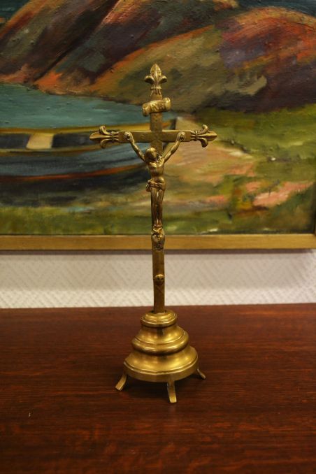 (n-6055) Krustifiksiga metallist rist (n-6055) Krustifiksiga metallist rist