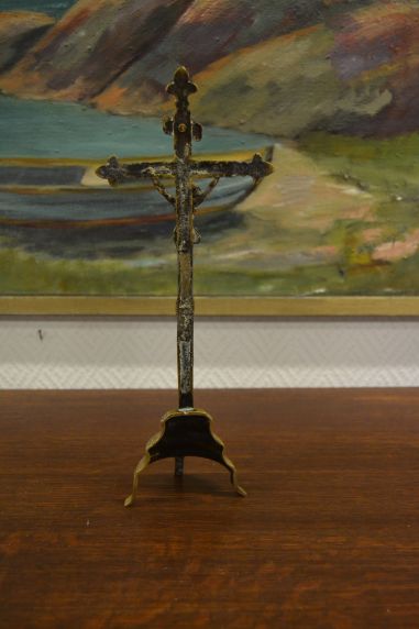 (n-6055) Krustifiksiga metallist rist