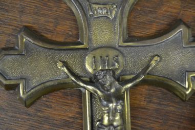 (n-6056) Krustifiksiga metallist rist, DEPOSE