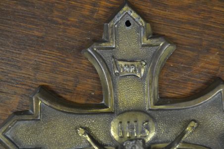 (n-6056) Krustifiksiga metallist rist, DEPOSE