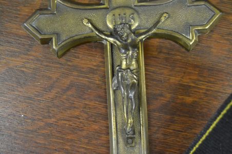 (n-6056) Krustifiksiga metallist rist, DEPOSE