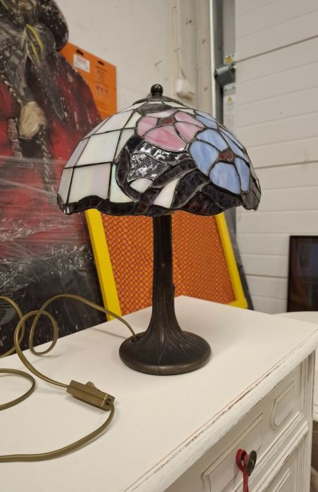 (n-6202) Tiffany stiilis laualamp