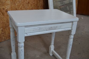 (n-6217) Valge lauake, postament