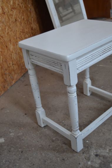 (n-6217) Valge lauake, postament