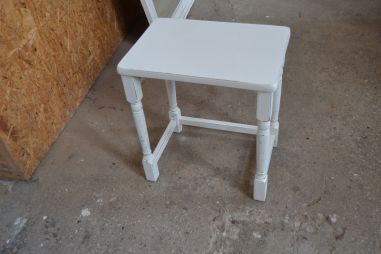 (n-6217) Valge lauake, postament