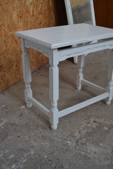 (n-6218) Valge lauake , postament