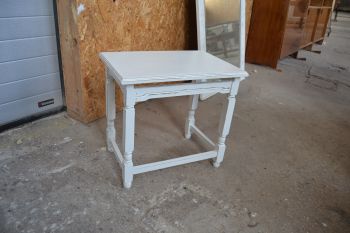 (n-6218) Valge lauake , postament