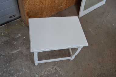 (n-6218) Valge lauake , postament