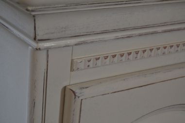 (n-6221) Valge väiksem kummut, öökapp