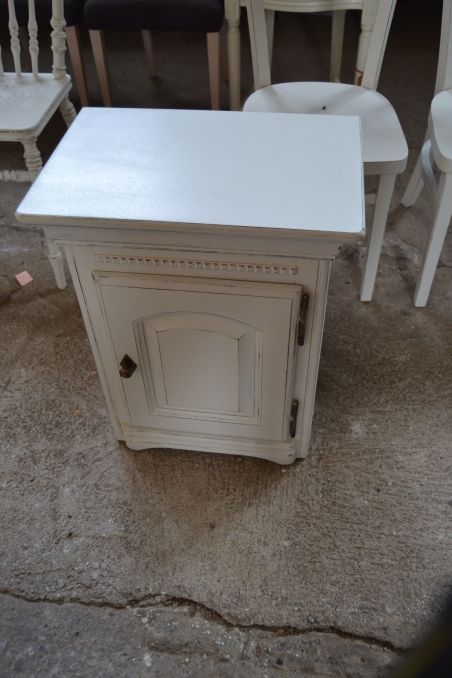 (n-6221) Valge väiksem kummut, öökapp (n-6221) Valge väiksem kummut, öökapp