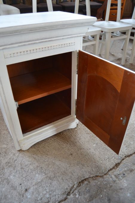 (n-6221) Valge väiksem kummut, öökapp (n-6221) Valge väiksem kummut, öökapp