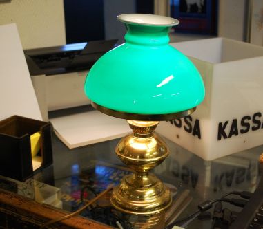 (n-6263) Vana rohelise klaaskupliga laualamp