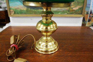 (n-6263) Vana rohelise klaaskupliga laualamp