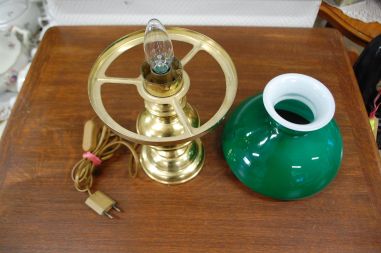 (n-6263) Vana rohelise klaaskupliga laualamp