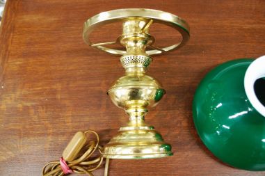 (n-6263) Vana rohelise klaaskupliga laualamp