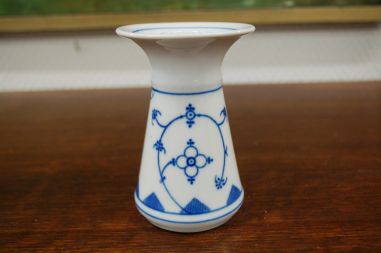 (n-6285) Õlelillemustriga küünlajalg