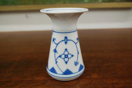 (n-6285) Õlelillemustriga küünlajalg