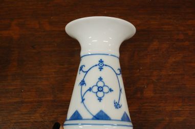 (n-6285) Õlelillemustriga küünlajalg