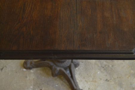 (n-6301) Metalljalal puitplaadiga laud