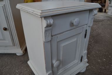 (L-520) Väiksem kummut, öökapp