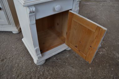 (L-520) Väiksem kummut, öökapp