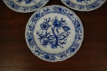 (n-6319) Triptis Porzellan, sibulamustriga salatitaldrikud, 3tk 2