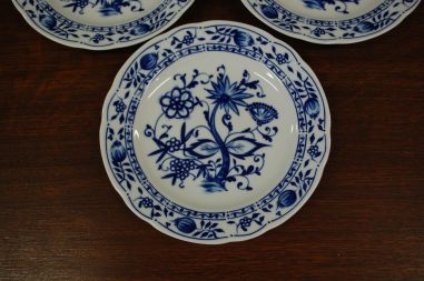 (n-6319) Triptis Porzellan, sibulamustriga salatitaldrikud, 3tk