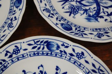 (n-6319) Triptis Porzellan, sibulamustriga salatitaldrikud, 3tk