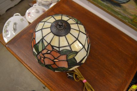 (n-6329) Tiffany stiilis laualamp