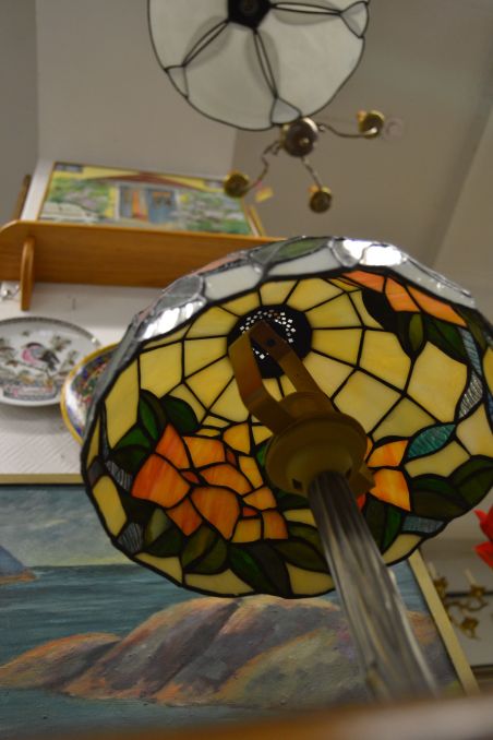 (n-6329) Tiffany stiilis laualamp