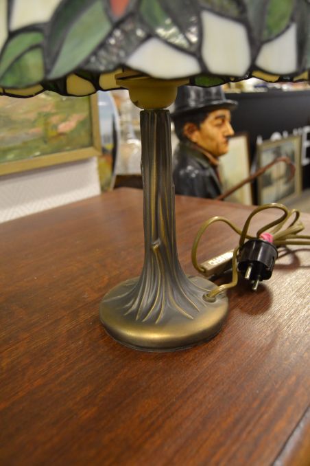 (n-6329) Tiffany stiilis laualamp