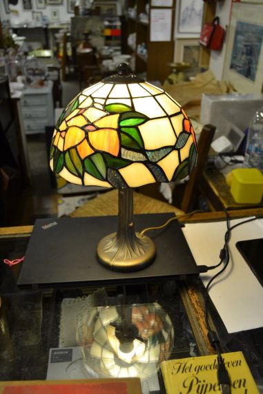 (n-6329) Tiffany stiilis laualamp