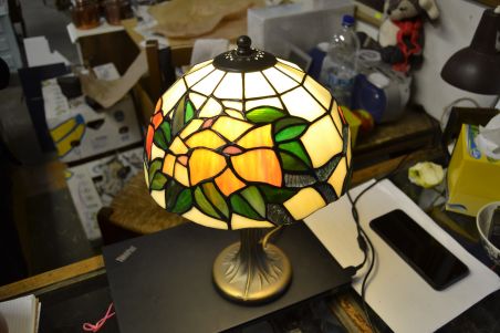 (n-6329) Tiffany stiilis laualamp