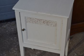 (n-6345) Valge kummut, öökapp 2