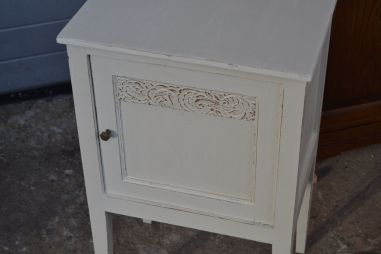 (n-6345) Valge kummut, öökapp