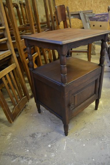 (n-6348) Väiksem kummut, öökapp