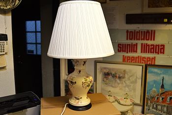 (n-6401) Lindudega laualamp