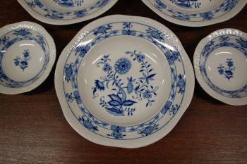 (n-6438/3) Volkstedt, Pastorale, sibulamustriga supi-pastataldrikud 3tk ja väikesed kausid 3tk 2