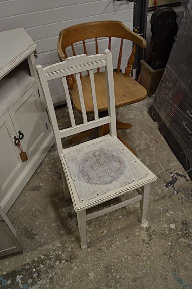 (n-6446) Luterma põhjaga valge tool