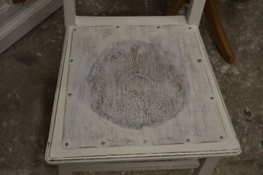 (n-6446) Luterma põhjaga valge tool