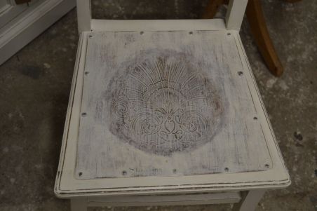 (n-6446) Luterma põhjaga valge tool