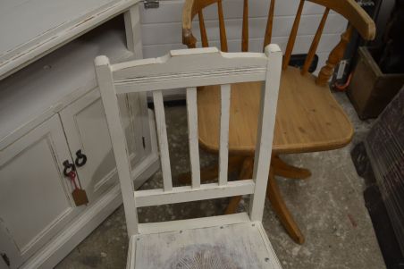 (n-6446) Luterma põhjaga valge tool