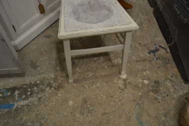 (n-6446) Luterma põhjaga valge tool