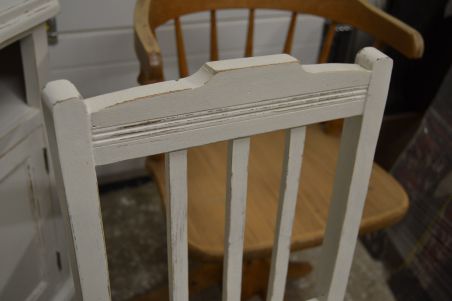 (n-6446) Luterma põhjaga valge tool