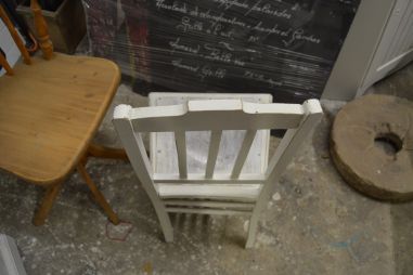 (n-6446) Luterma põhjaga valge tool