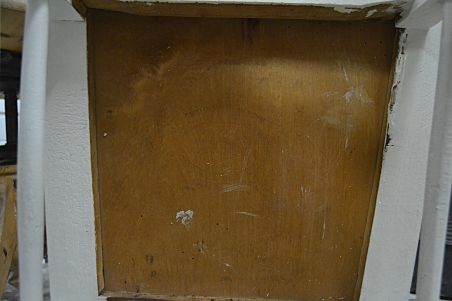 (n-6446) Luterma põhjaga valge tool