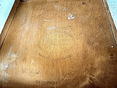 (n-6446) Luterma põhjaga valge tool