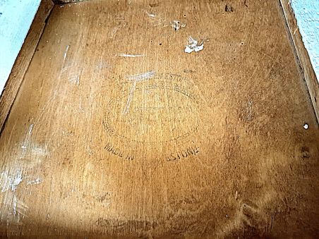 (n-6446) Luterma põhjaga valge tool