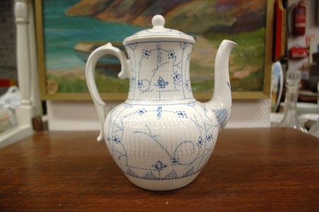 (n-6448) Maestricht, Societe Ceramique copenhageni mustriga kann