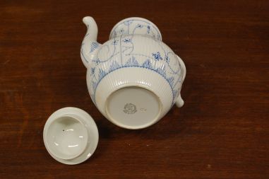 (n-6448) Maestricht, Societe Ceramique copenhageni mustriga kann